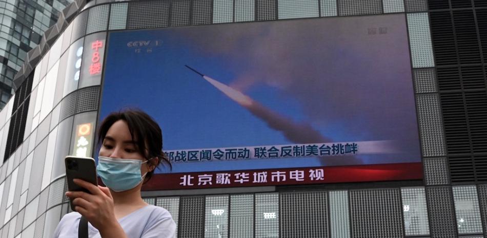 China lanza misiles cerca de Taiwán y EEUU insta a disminuir tensiones