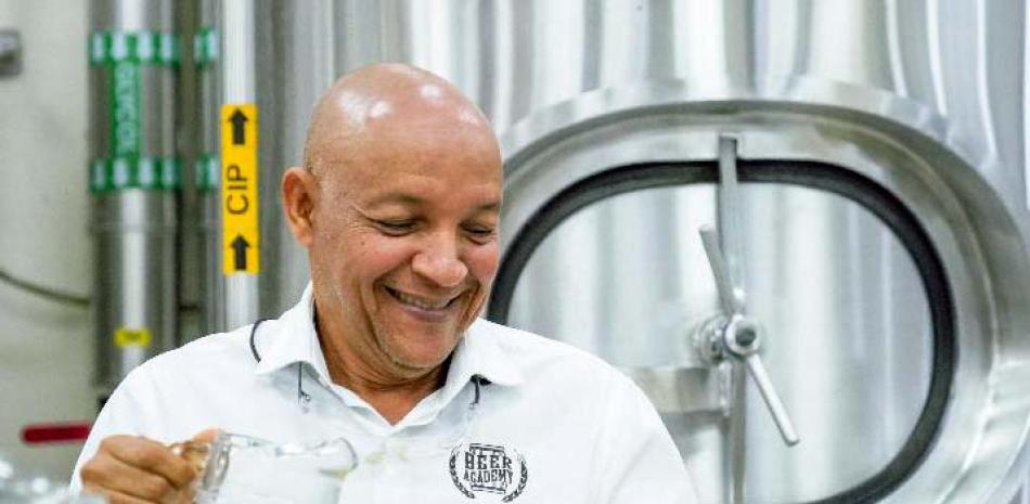 El maestro cervecero Felipe Felipe creó un tipo de cerveza que produce una variación más suave en el sabor, conocida con el nombre de Presidente Light, producto estrella de la Cervecería Nacional Dominicana.