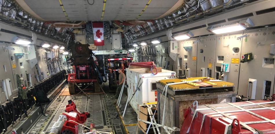 Avión de Canadá con tuneladora especial.