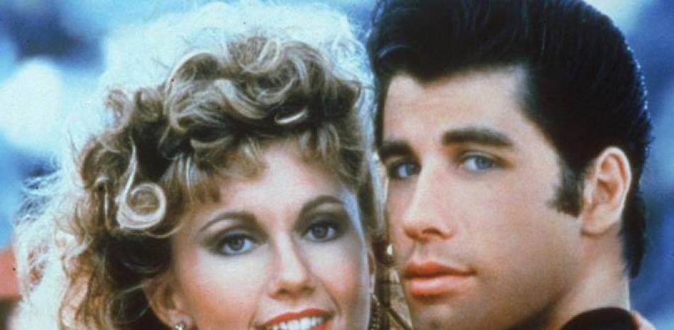 Olivia Newton-John y John Travolta, célebres íconos de la cultura pop que fueron famosos a partir de sus actuaciones en "Grease".