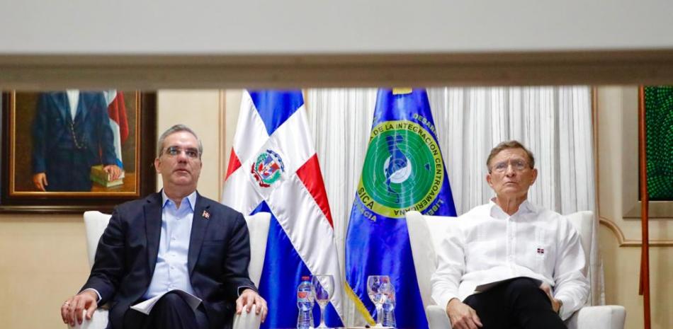 Durante esta reunión realizada de manera virtual, participaron el presidente Luis Abinader y el canciller dominicano, Roberto Álvarez, desde el Palacio Nacional. Fuente externa