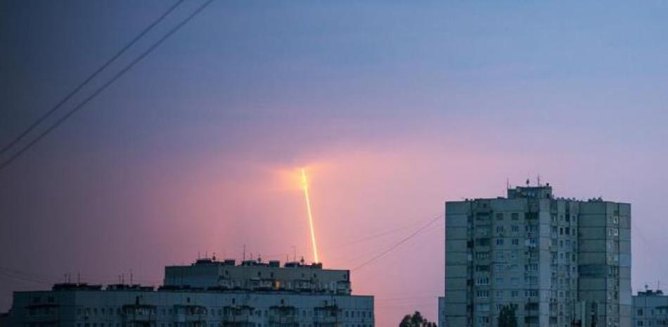 cohete ruso lanzado a Ucrania/ AP