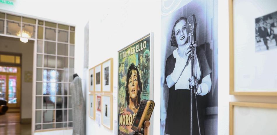 Fotografía de varias obras en una muestra sobre mujeres que marcaron la historia del tango, hoy, en el Museo Casa Carlos Gardel, en Buenos Aires (Argentina). Siete mujeres de carácter y talento.  (Foto:.EFE/ Juan Ignacio Roncoroni).