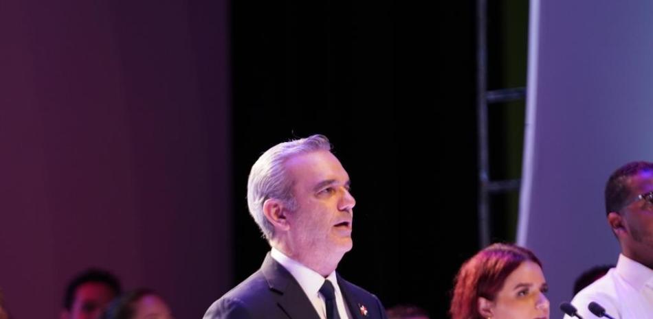 El mandatario realizó su discurso desde el Teatro del Cibao. Raúl Asencio / LD