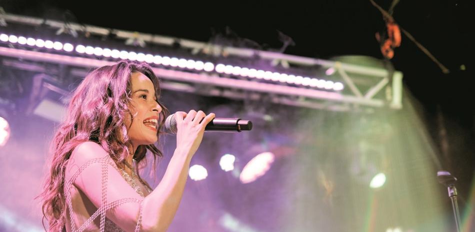 Catalina García, vocalista del grupo Monsieur Periné, durante su presentación en Santo Domingo. (Foto: Valery Hilario).
