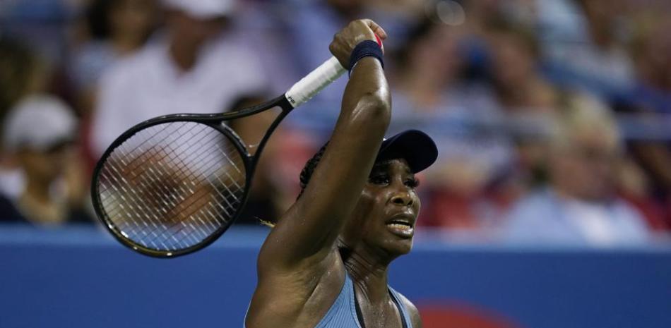 En foto del 1 de agosto del 2022, la estadounidense Venus Williams en la primera ronda ante la canadiense Rebecca Marino en el Citi Open.