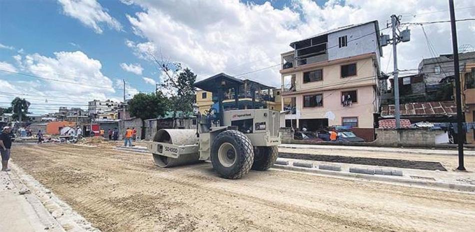 La cañada de Los Ríos observa avances, pero las 11 familias se quejan por atraso en las viviendas. LAURA CASTILLO/LD