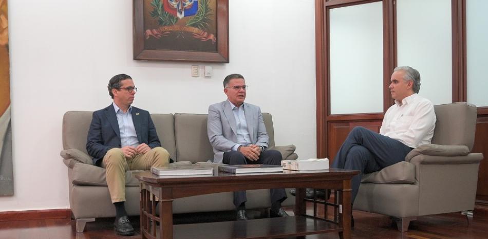César Dargam, vicepresidente ejecutivo del CONEP; Pedro Brache, presidente del CONEP, y Luis Miguel De Camps, ministro de Trabajo.
