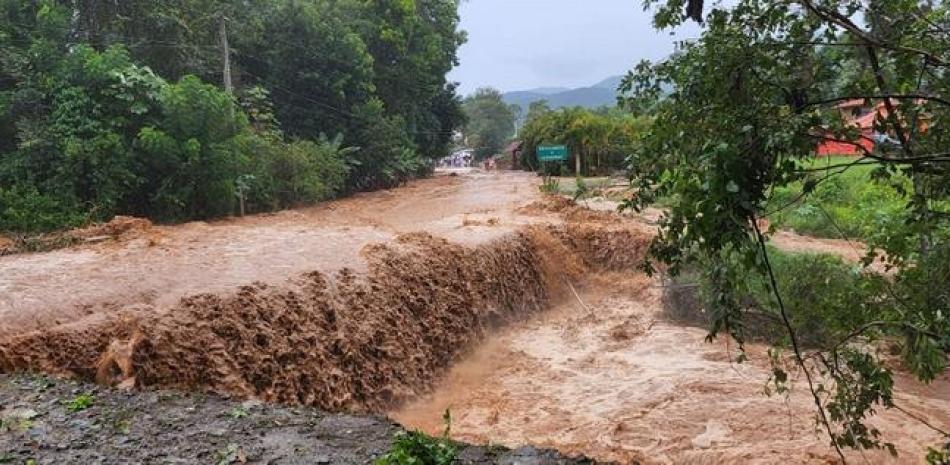 Fuertes lluvias e inundaciones afectan a Manabao, en Jarabacoa