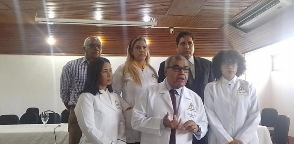 Sénen Caba, reunido hoy con el equipo del Colegio Médico, foto de LD