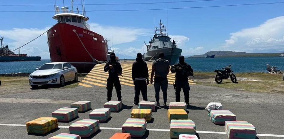 Decomiso de 565 paquetes de presumible cocaína en Peravia. Foto: Dirección de Comunicaciones de la DNCD