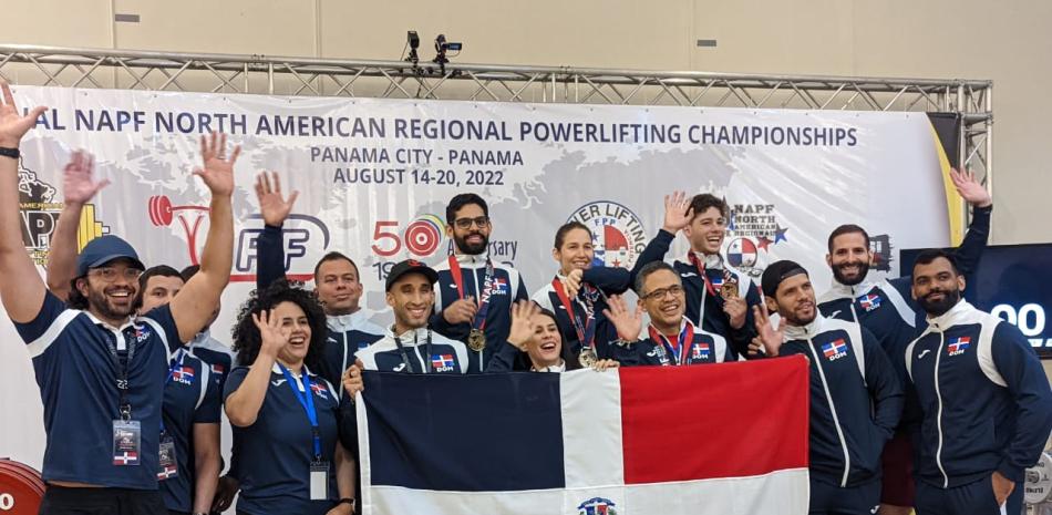 Asociación Dominicana de Powerlifting en el campeonato.
