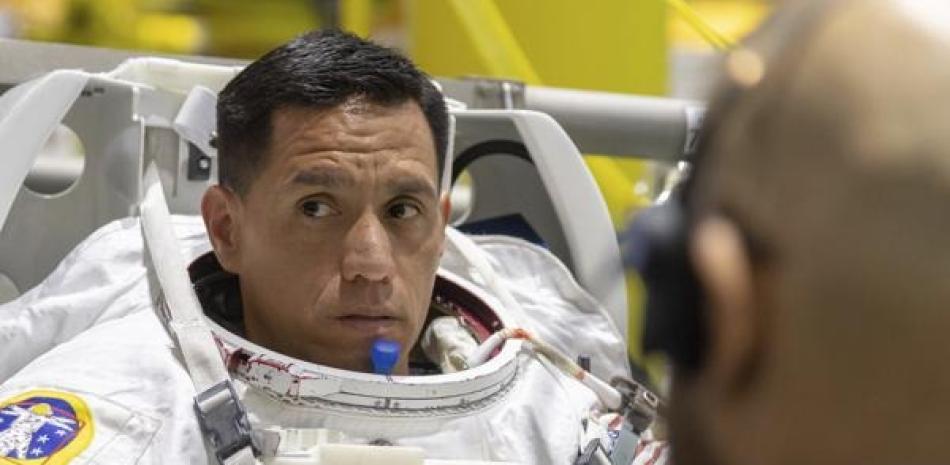 Esta imagen ofrecida por la NASA muestra a Frank Rubio durante un entrenamiento el 19 de julio del 2018 en Houston, Texas.  ap