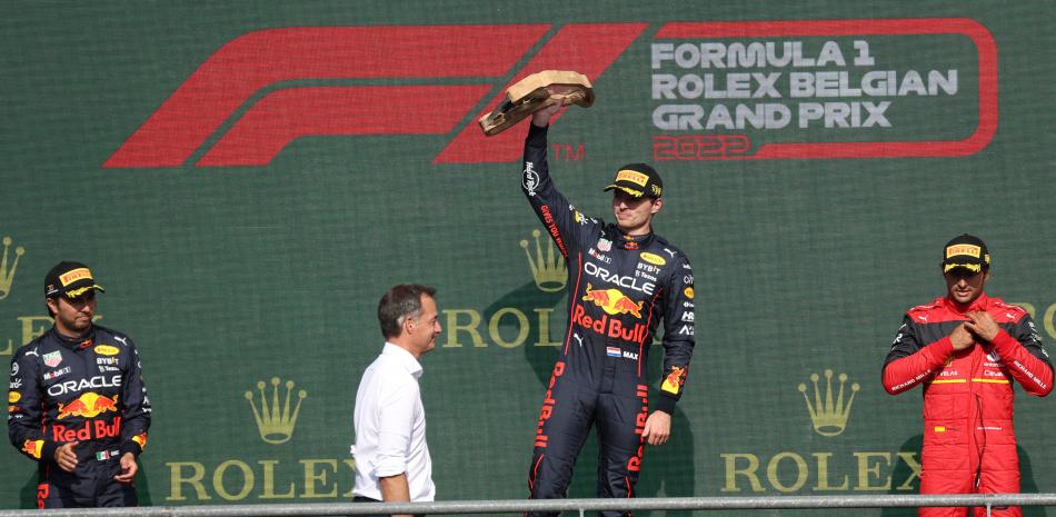 Verstappen gana GP de Bélgica de F1 por delante de Sergio Pérez y Carlos Sainz