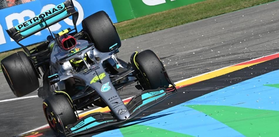 El piloto británico de Mercedes, Lewis Hamilton, se estrella durante el Gran Premio de Fórmula Uno de Bélgica en el hipódromo de Spa-Francophones en Spa, el 28 de agosto de 2022.
JOHN THYS / AFP