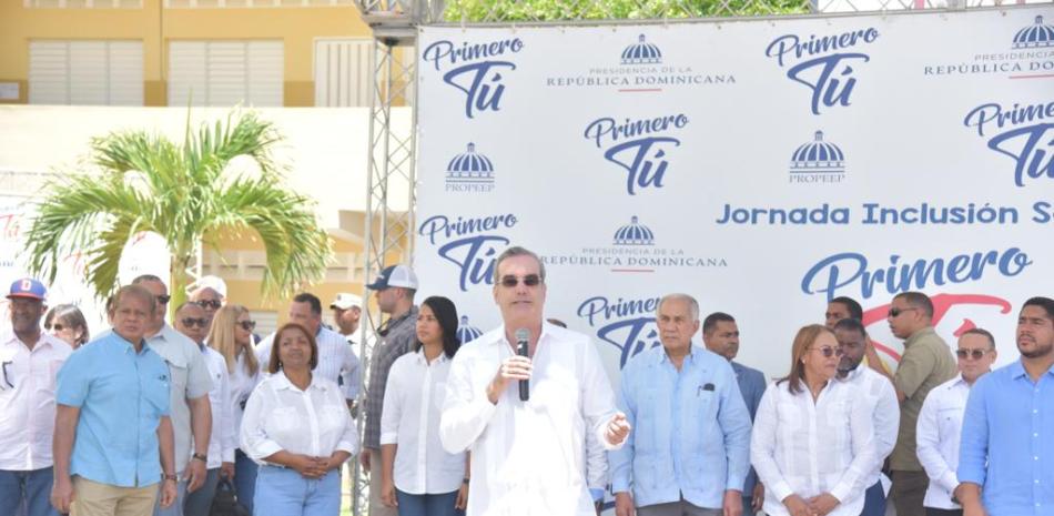 Presidente Luis Abinader dando sus palabras en la apertura del programa "Primero Tú", foto de Víctor Ramírez LD