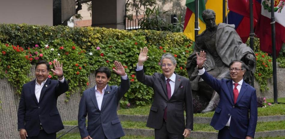 Los presidentes Luis Arce, Pedro Castillo Guillermo Lasso, y Gustavo Petro, posan para la foto oficial, ayer.  ap