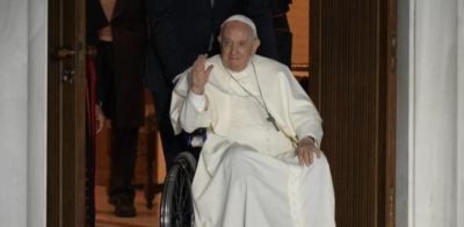 El Papa Francisco ha desestimado los rumores de que esté contemplando renunciar de manera inminente, a pesar de sus problemas de salud. ap