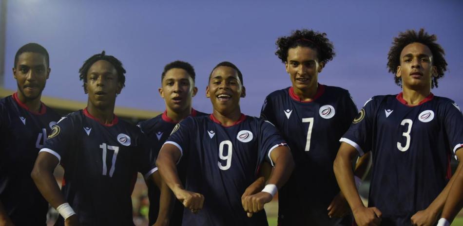 República Dominicana inició en gran forma su ruta hacia la Copa Mundial FIFA Sub-17 Perú 2023 al derrotar de manera escandalosa a Dominica 8-0 este martes.