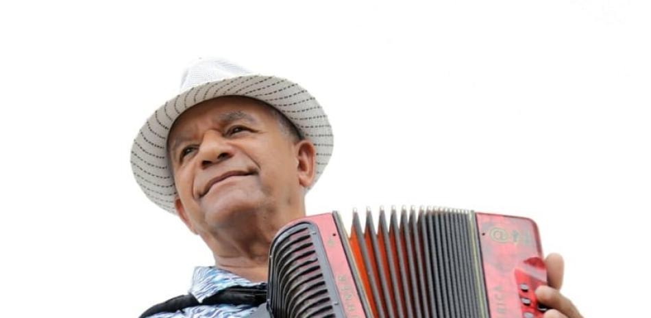 Español Nuñez logra pegada en música típica  a sus 77 años de edad.
