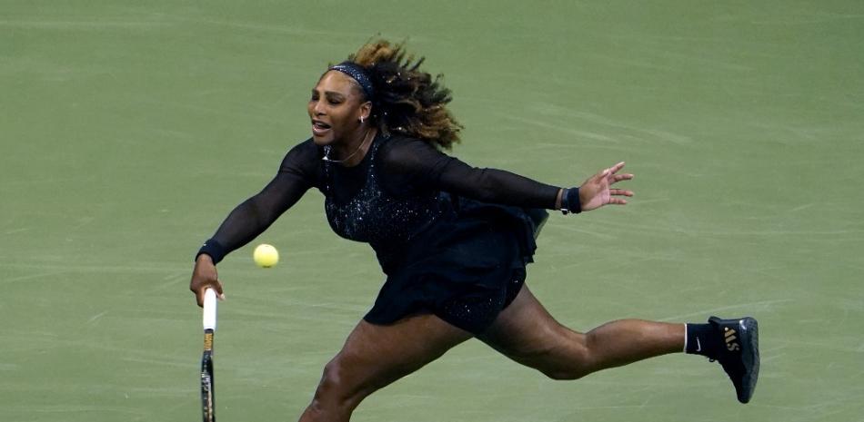 Serena Williams de EE. UU. regresa a Anett Kontaveit de Estonia durante su partido de segunda ronda de individuales femeninos del torneo Abierto de Tenis de EE. UU. 2022 en el Centro Nacional de Tenis Billie Jean King de la USTA en Nueva York, el 31 de agosto de 2022.
TIMOTEO A. CLARY / AFP