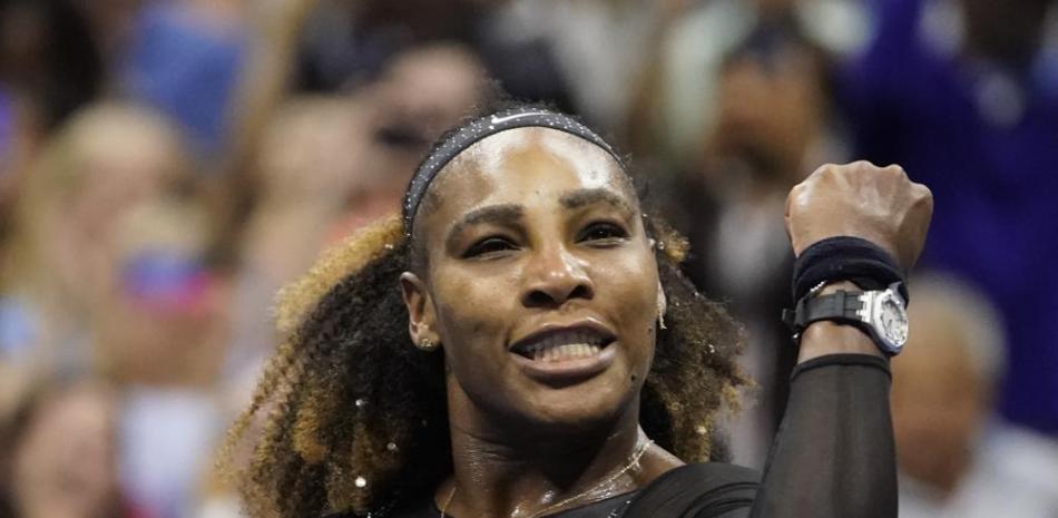 Serena Williams celebra tras derrotar contra Anett Kontaveit en la segunda ronda del US Open.
