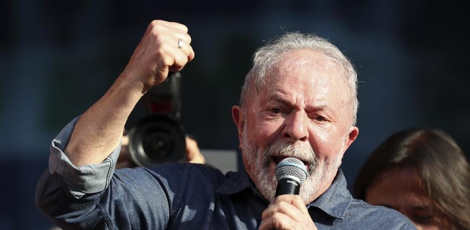 Lula sigue líder en nuevo sondeo pero ventaja sobre Bolsonaro vuelve a caer