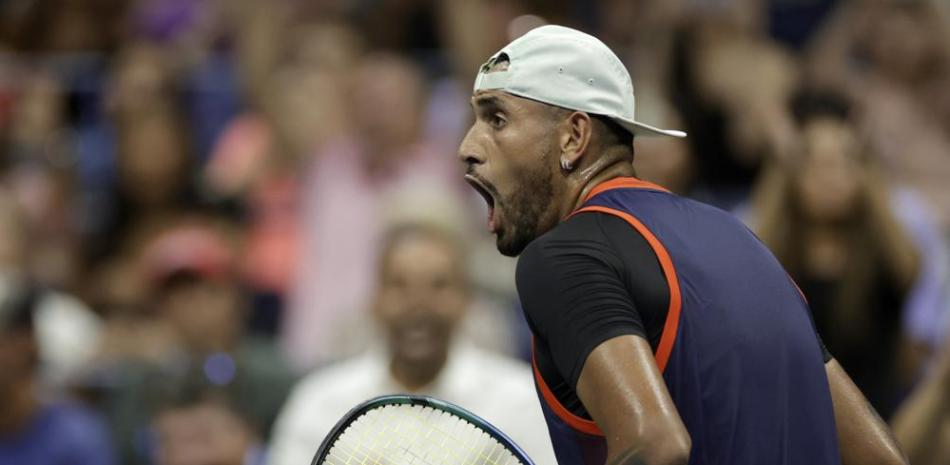 Nick Kyrgios festeja tras ganar un punto ante Daniil Medvedev en la cuarta ronda del US Open.