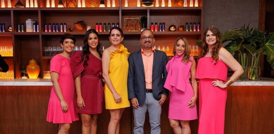Karla Tavares, Diana Villabrille, Eliane Mallén, Arnaldo Rodríguez, Liana Camacho y Cristina Lloveras