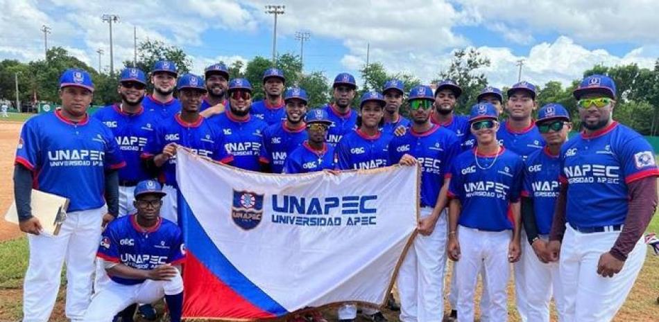 Integrantes del equipo de Unapec que fue el de mejor desempeño durante el primer fin de semana de la Liga de Béisbol Universitario tras salir airoso en sus tres compromisos.