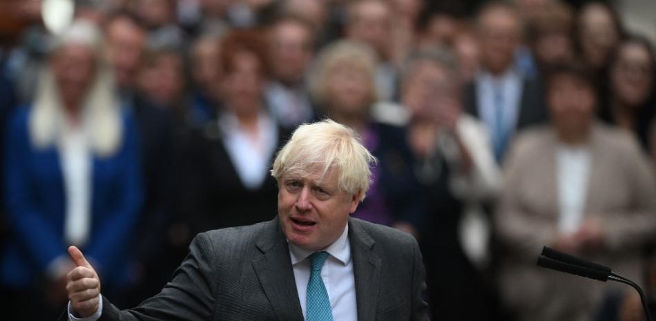 El primer ministro saliente de Gran Bretaña, Boris Johnson, pronuncia su último discurso frente al número 10 de Downing Street en el centro de Londres el 6 de septiembre de 2022, antes de dirigirse a Balmoral para presentar su renuncia.
Daniel LEAL / AFP