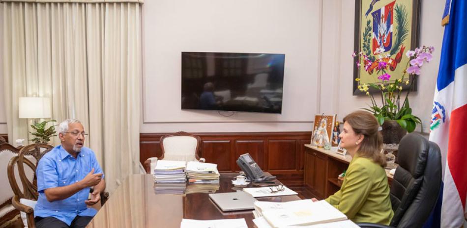 La vicepresidenta Raquel Peña se reunió más temprano con el ministro Ángel Hernández.