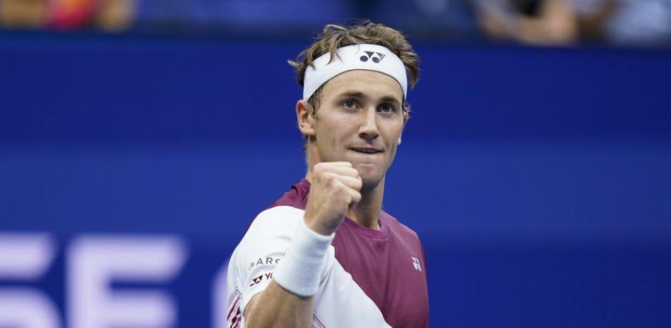 Casper Ruud reacciona tras ganar un punto ante Matteo Berrettini en los cuartos de final del US Open.