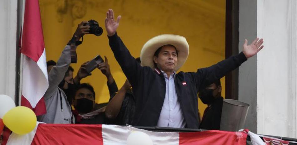 Presidente de Perú declara ante la Fiscalía por presunto plagio de su tesis
