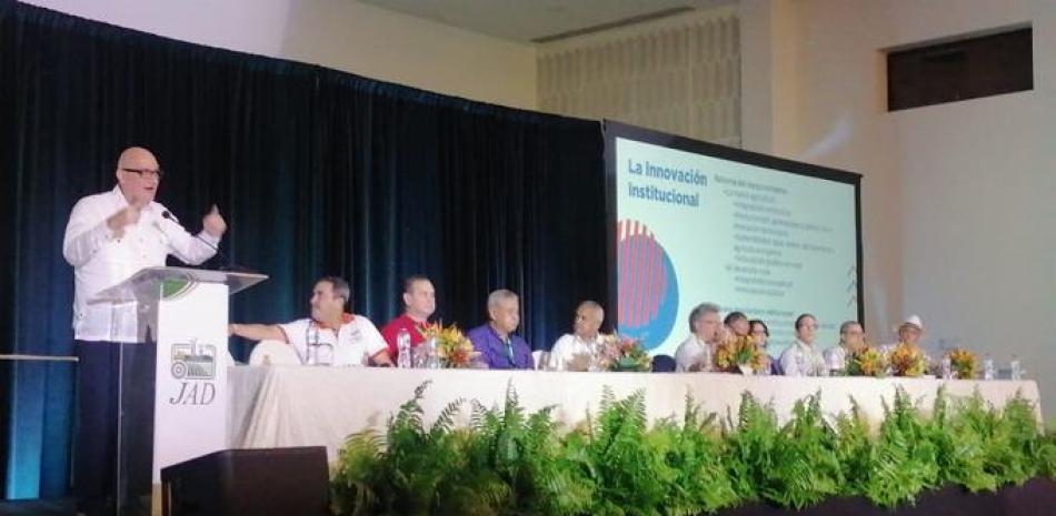 Limber Cruz expuso sobre los efectos de la calidad genética en el país y los resultados que se han logrado en las últimas décadas durante el XXIII Encuentro Nacional de Líderes del Sector Agropecuario, en el hotel Meliá Caribe de Bávaro.