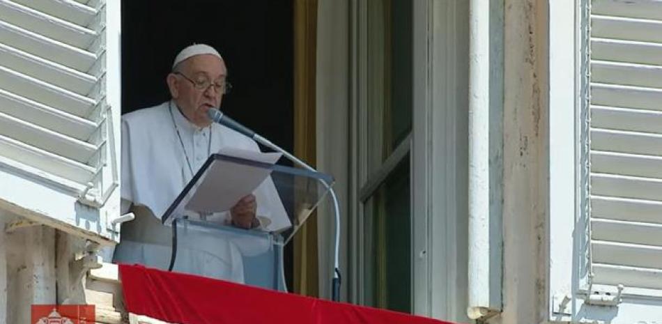 El Papa Francisco, durante el Angelus del domingo, 7 de agosto de 2022, en la Plaza de San Pedro (Ciudad del Vaticano).

Foto: YOUTUBE | VATICAN NEWS