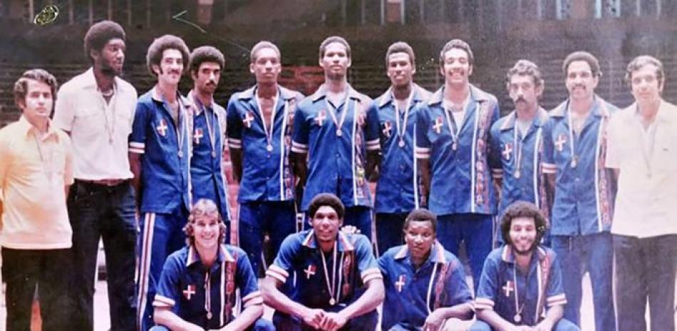 Integrantes del equipo de la República Dominicana que ganó la medalla de oro en el Centrobasket de 1977.