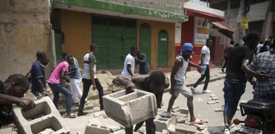 El indetenible tránsito de caos, destrucción y muerte hace cada día más sombrío el drama interminable en Haití.