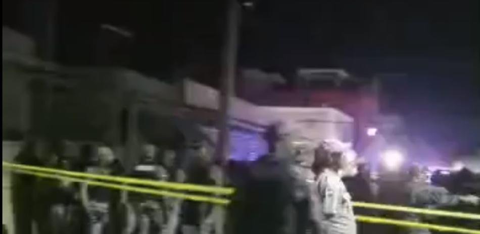 Hombre se atrinchera en La Romana; se reportan dos muertos y cinco policías heridos