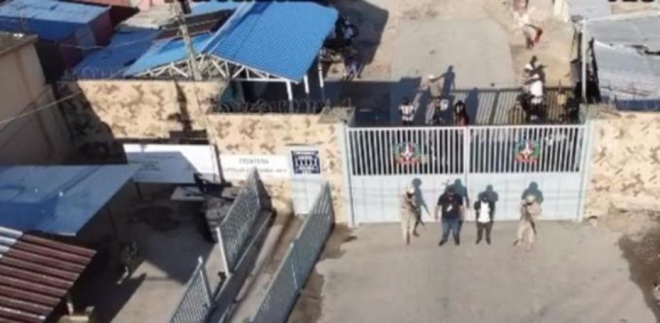 Gobierno niega veracidad de vídeo de haitianos saltando portón hacia RD