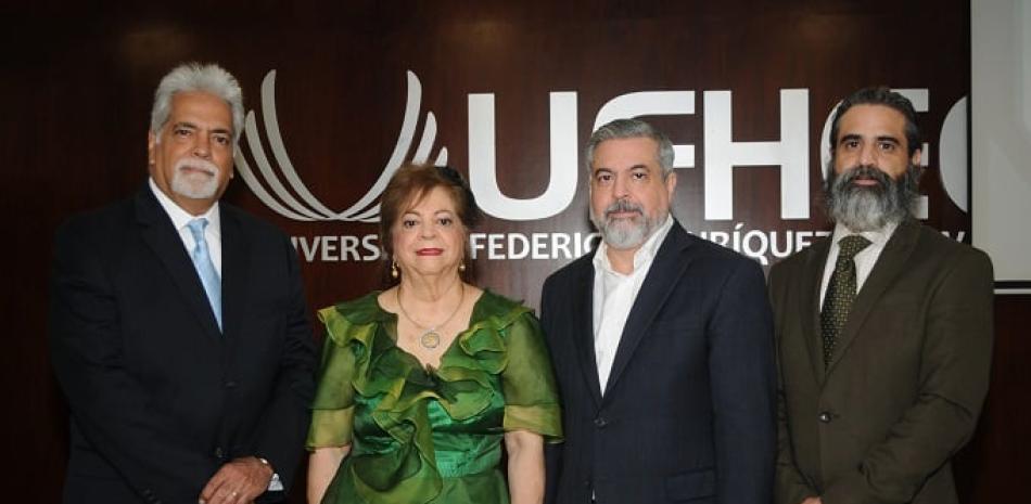 Gustavo Bargés, Mildred de Sánchez, Etienne Sánchez y Ricardo Sánchez.