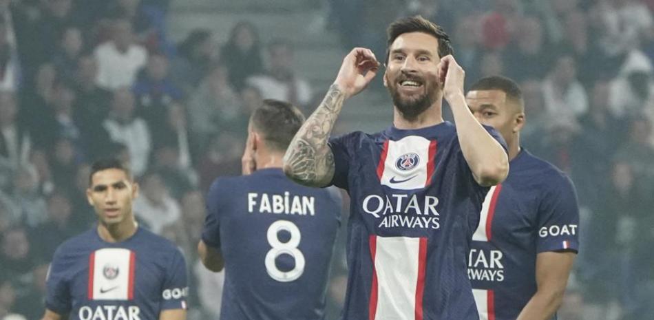 Lionel Messi festeja el gol que le dio la victoria al PSG sobre Lyon en el estadio Groupama.