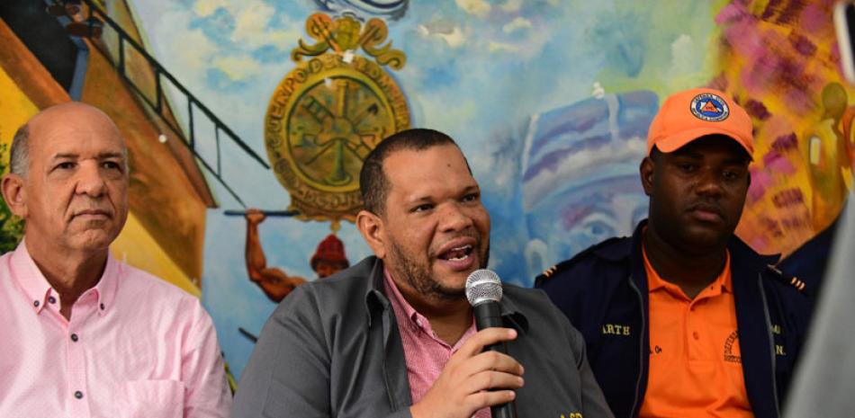 El alcalde Carlos Guzmán explica las acciones tomadas.