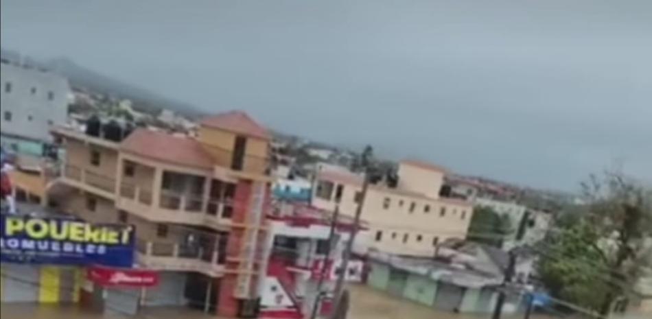 En Higüey y otras ciudades de la región Este se produjeron inundaciones de viviendas y calles.
