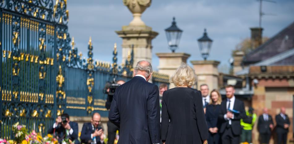 El Rey Carlos III y la Reina consorte Camila de Cornualles a su llegada a una visita al castillo de Hillsborough, a 13 de septiembre de 2022, en Irlanda del Norte (Reino Unido). 

Foto: Lorena Sopêna / Europa Press