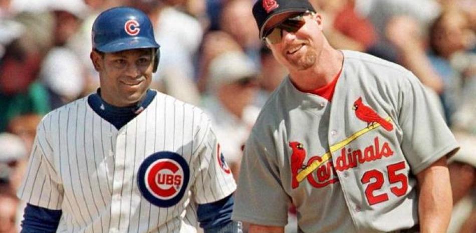 Sammy Sosa y Mark McGwire levantaron el béisbol con su épica batalla por el liderato de cuadrangulares en la temporada de 1998.