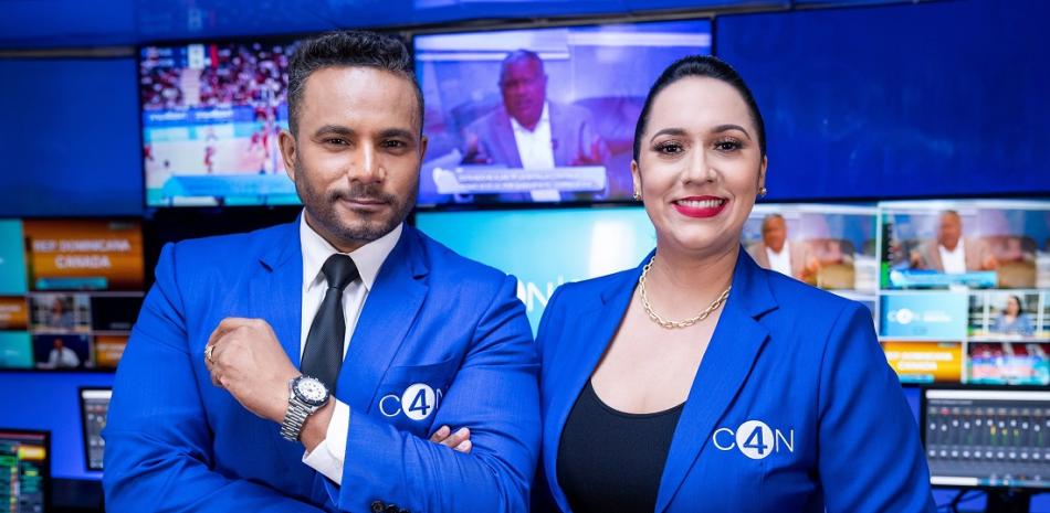 Alex Santiago y Rafaelina Bisonó, conductores del noticiario "Central Noticias", de RTVD, canal 4.
