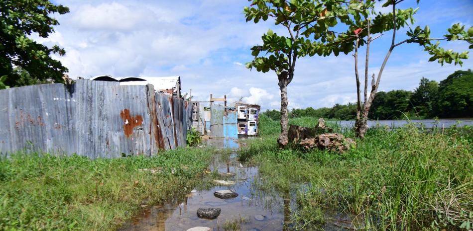 Viviendas a las orillas de Río Ozama, foto por Raúl Asencio LD