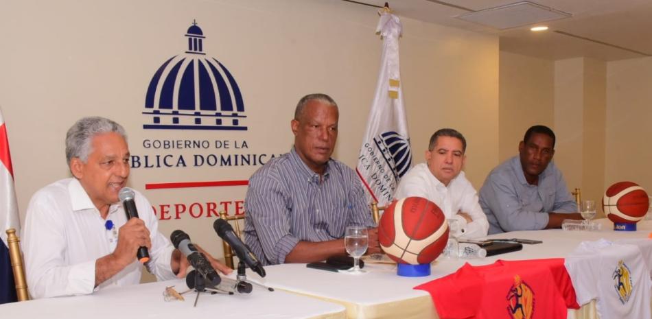 Desde la izquierda VÍctor Gil, Kennedy Vargas , viceministro y  Randolfo Cuevas