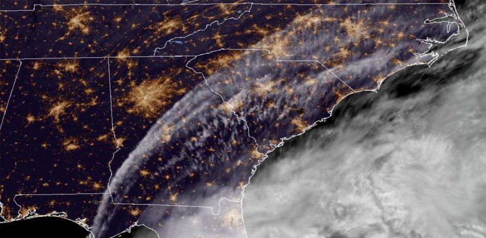 Esta imagen satelital proporcionada por la NOAA muestra al huracán Ian frente a la costa suroeste de Florida el miércoles 28 de septiembre de 2022. AP.